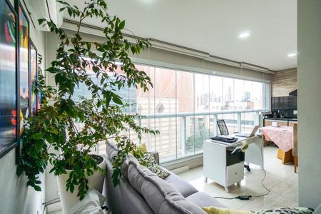 Apartamento à venda com 80m², 2 quartos e 2 vagas Apartamento à venda com 80m², 2 quartos e 2 vagasVista da suíte 1