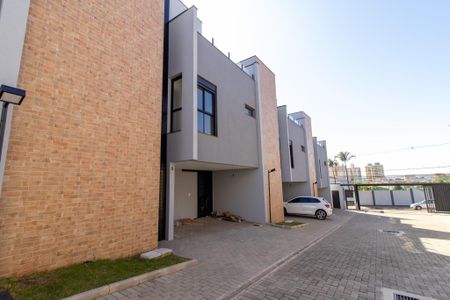 Casa de condomínio para alugar com 168m², 3 quartos e 2 vagasFachada