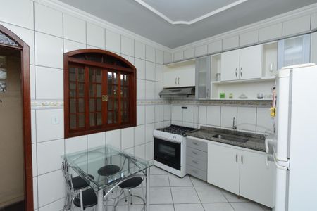 Casa à venda com 416m², 3 quartos e 4 vagas Casa à venda com 416m², 3 quartos e 4 vagasCasa 2 - Cozinha