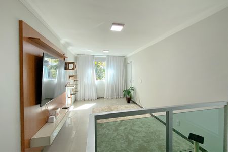 Casa para alugar com 180m², 3 quartos e 2 vagasSala