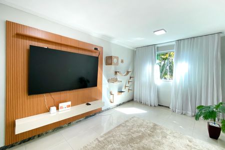 Sala de casa para alugar com 3 quartos, 180m² em Planalto, Belo Horizonte