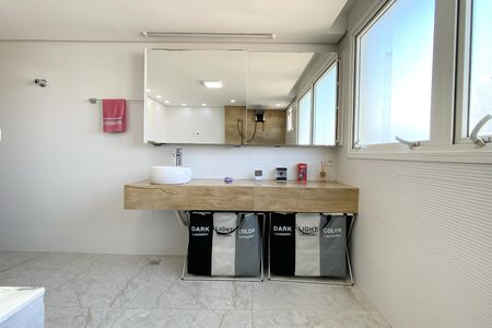 Casa para alugar com 180m², 3 quartos e 2 vagasBanheiro da Suíte