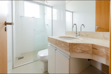 Apartamento à venda com 80m², 3 quartos e 2 vagasBanheiro social