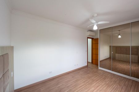 Casa à venda com 95m², 3 quartos e 2 vagasSuíte