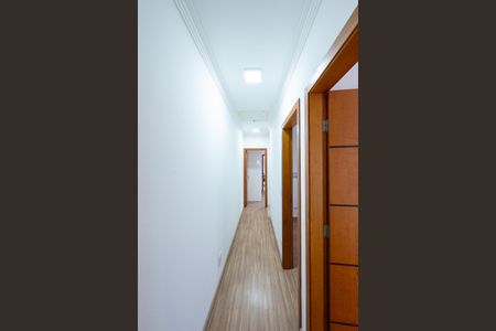 Casa à venda com 95m², 3 quartos e 2 vagasCorredor