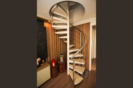 Apartamento à venda com 109m², 3 quartos e 1 vagaEscada