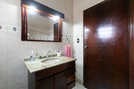 Casa à venda com 120m², 3 quartos e 2 vagasBanheiro 1