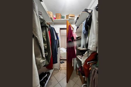 Casa à venda com 297m², 5 quartos e 4 vagas Casa à venda com 297m², 5 quartos e 4 vagasCloset da suíte 2