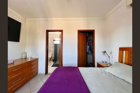 Casa à venda com 297m², 5 quartos e 4 vagas Casa à venda com 297m², 5 quartos e 4 vagasSuíte 2