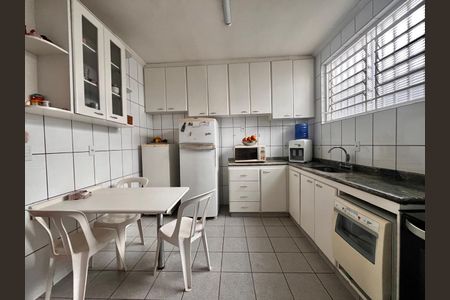 Casa à venda com 297m², 5 quartos e 4 vagas Casa à venda com 297m², 5 quartos e 4 vagasCozinha