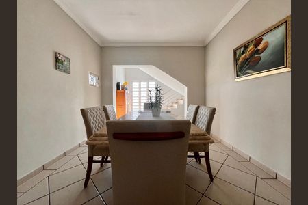 Casa à venda com 297m², 5 quartos e 4 vagas Casa à venda com 297m², 5 quartos e 4 vagasSala de Jantar