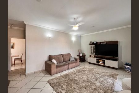 Casa à venda com 297m², 5 quartos e 4 vagas Casa à venda com 297m², 5 quartos e 4 vagasSala