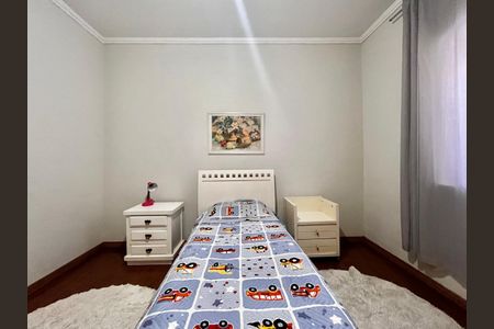 Casa à venda com 297m², 5 quartos e 4 vagas Casa à venda com 297m², 5 quartos e 4 vagasQuarto 1