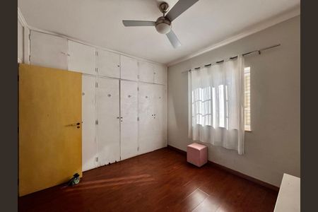 Casa à venda com 297m², 5 quartos e 4 vagas Casa à venda com 297m², 5 quartos e 4 vagasQuarto 2