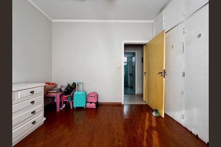 Casa à venda com 297m², 5 quartos e 4 vagas Casa à venda com 297m², 5 quartos e 4 vagasQuarto 2