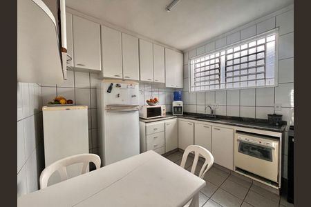 Casa à venda com 297m², 5 quartos e 4 vagas Casa à venda com 297m², 5 quartos e 4 vagasCozinha