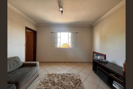 Casa à venda com 297m², 5 quartos e 4 vagas Casa à venda com 297m², 5 quartos e 4 vagasSala