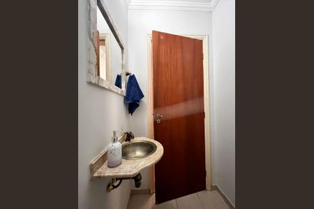 Casa à venda com 297m², 5 quartos e 4 vagas Casa à venda com 297m², 5 quartos e 4 vagasLavabo