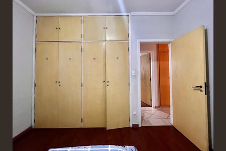 Casa à venda com 297m², 5 quartos e 4 vagas Casa à venda com 297m², 5 quartos e 4 vagasQuarto 1