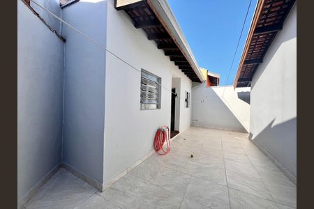 Casa à venda com 297m², 5 quartos e 4 vagas Casa à venda com 297m², 5 quartos e 4 vagasÁrea externa