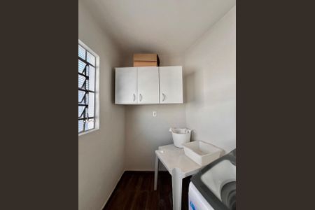 Casa à venda com 297m², 5 quartos e 4 vagas Casa à venda com 297m², 5 quartos e 4 vagasÁrea de Serviço