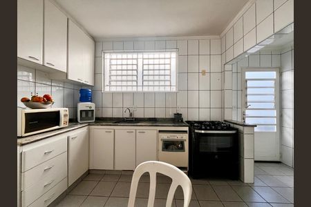 Casa à venda com 297m², 5 quartos e 4 vagas Casa à venda com 297m², 5 quartos e 4 vagasCozinha