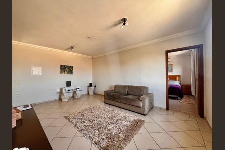 Casa à venda com 297m², 5 quartos e 4 vagas Casa à venda com 297m², 5 quartos e 4 vagasSala