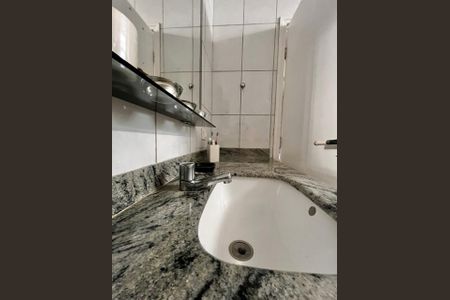 Casa à venda com 297m², 5 quartos e 4 vagas Casa à venda com 297m², 5 quartos e 4 vagasBanheiro da Suíte 1