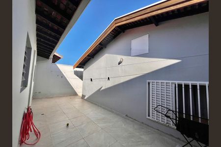 Casa à venda com 297m², 5 quartos e 4 vagas Casa à venda com 297m², 5 quartos e 4 vagasÁrea externa