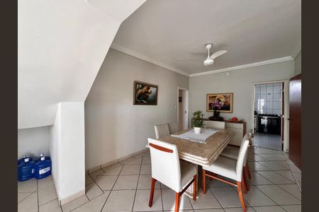 Casa à venda com 297m², 5 quartos e 4 vagas Casa à venda com 297m², 5 quartos e 4 vagasSala de Jantar