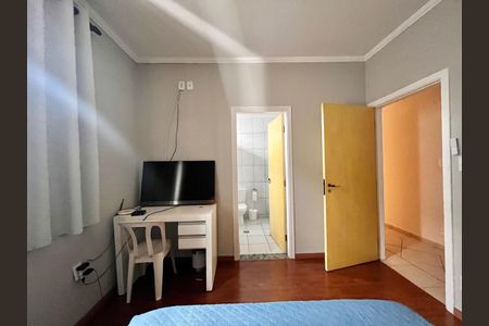 Casa à venda com 297m², 5 quartos e 4 vagas Casa à venda com 297m², 5 quartos e 4 vagasSuíte 1