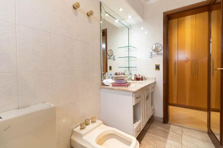 Apartamento à venda com 300m², 4 quartos e 4 vagasBanheiro do Closet da Suíte 1