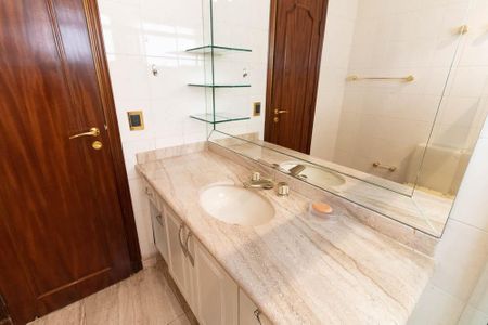 Apartamento à venda com 300m², 4 quartos e 4 vagasBanheiro da Suíte 2