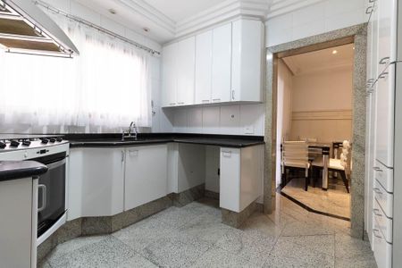 Apartamento à venda com 300m², 4 quartos e 4 vagasCozinha