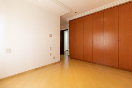 Apartamento à venda com 300m², 4 quartos e 4 vagasSuíte 3