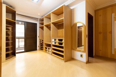 Apartamento à venda com 300m², 4 quartos e 4 vagasCloset da Suíte 1