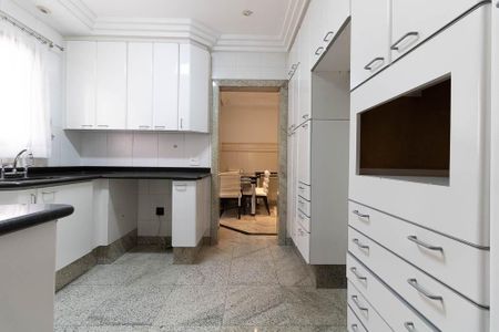 Apartamento à venda com 300m², 4 quartos e 4 vagasCozinha