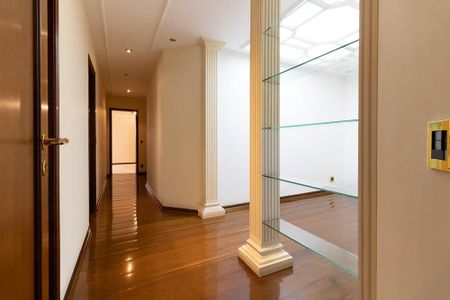 Apartamento à venda com 300m², 4 quartos e 4 vagasCorredor