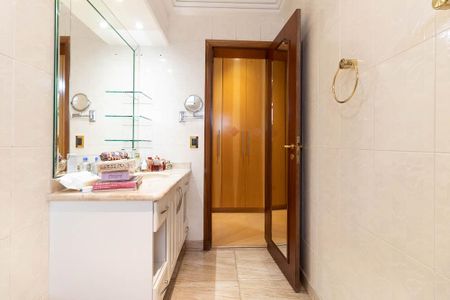 Apartamento à venda com 300m², 4 quartos e 4 vagasBanheiro do Closet da Suíte 1
