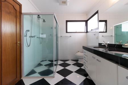 Apartamento à venda com 300m², 4 quartos e 4 vagasBanheiro da Suíte 1