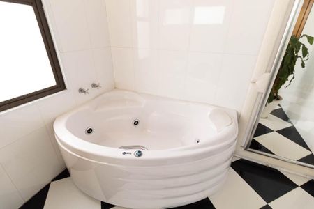 Apartamento à venda com 300m², 4 quartos e 4 vagasBanheiro da Suíte 1