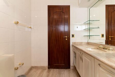 Apartamento à venda com 300m², 4 quartos e 4 vagasBanheiro da Suíte 2