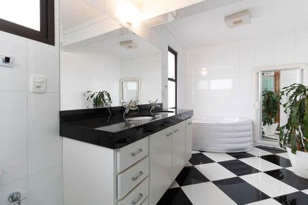 Apartamento à venda com 300m², 4 quartos e 4 vagasBanheiro da Suíte 1