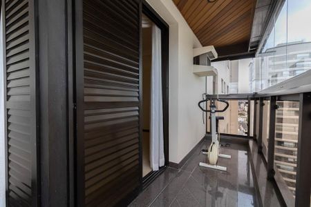 Apartamento à venda com 300m², 4 quartos e 4 vagasVaranda da Suíte 1