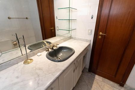 Apartamento à venda com 300m², 4 quartos e 4 vagasBanheiro da Suíte 3