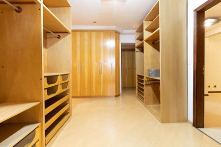 Apartamento à venda com 300m², 4 quartos e 4 vagasCloset da Suíte 1