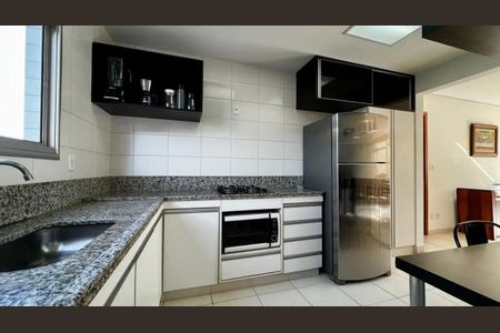 Apartamento à venda com 176m², 4 quartos e 2 vagas Apartamento à venda com 176m², 4 quartos e 2 vagasCozinha