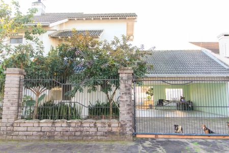 Casa à venda com 550m², 8 quartos e 6 vagasFachada