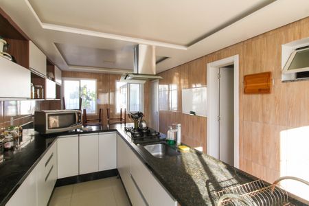 Casa à venda com 550m², 8 quartos e 6 vagasCozinha