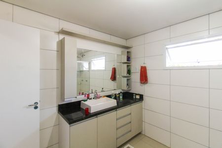 Casa à venda com 550m², 8 quartos e 6 vagasBanheiro da Suíte 5